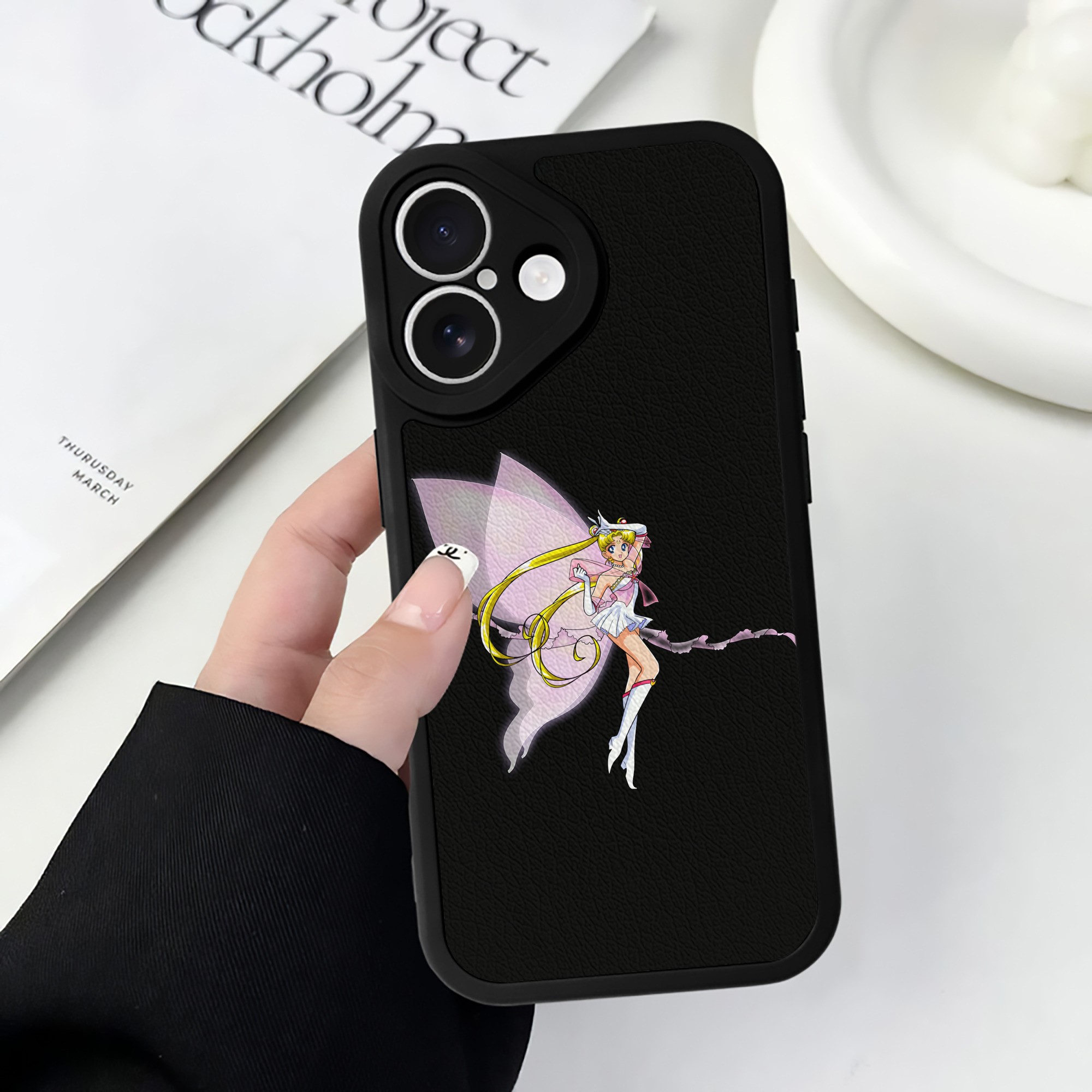（画像用） 美少女戦士セーラームーン 月野 うさぎ つきの うさぎ Sailor Moon Tsukino Usagi 【iPhone 16シリーズ対応】シリコンスマホケース（レザー調） 材質：シリコン
